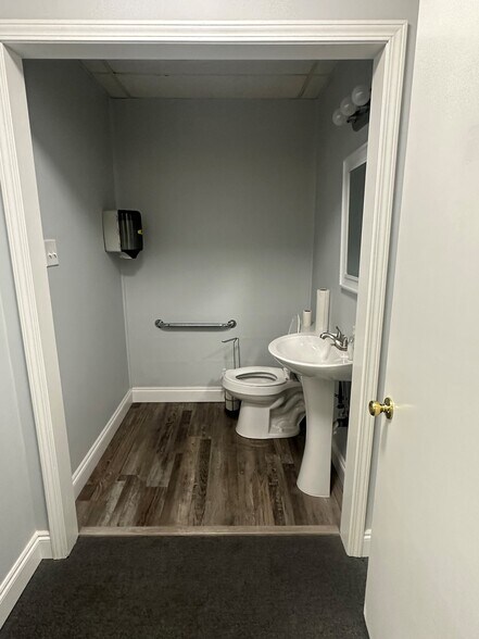 More Photos Of 3165 Dauphin St, Mobile Freestanding For Sale