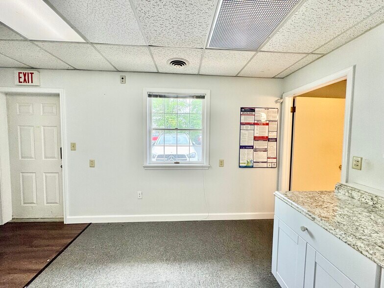 More Photos Of 625 Barksdale Rd, Newark Medical For Lease