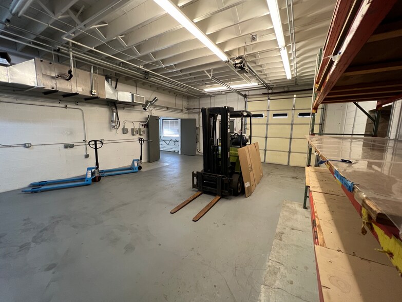 More Photos Of 3600-3610 S Huron St, Englewood Warehouse For Sale