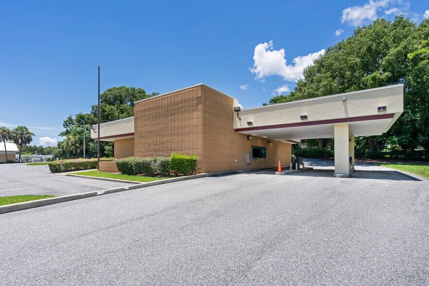 More Photos Of 410 E Palm St, Fruitland Park Bank For Sale