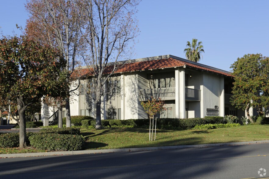 More Photos Of 17802 Sky Park Cir, Irvine Office For Lease