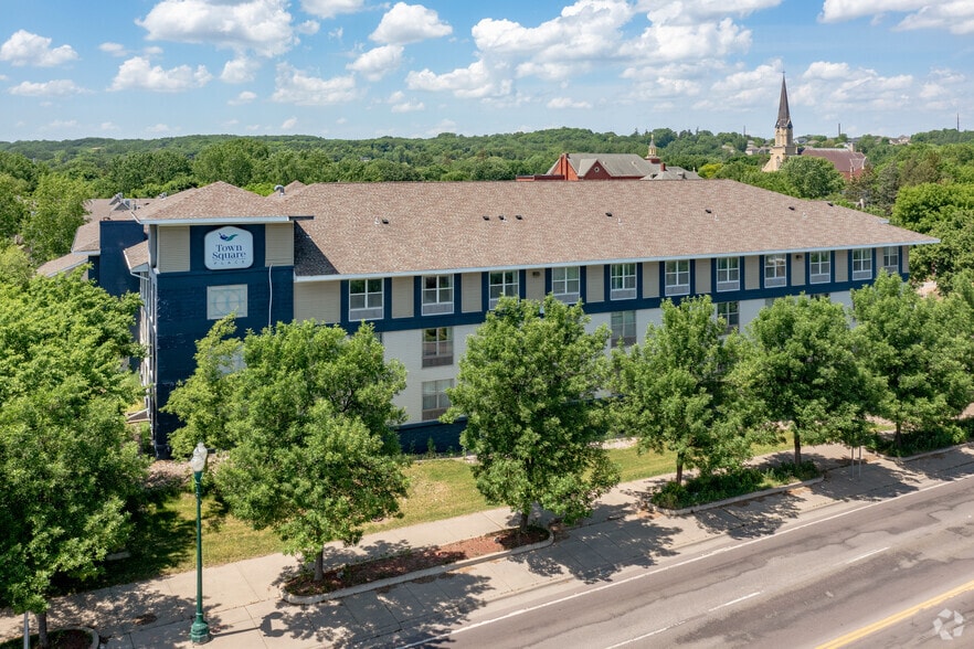 More Photos Of 1 River Bend Pl, Chaska Hotel For Sale