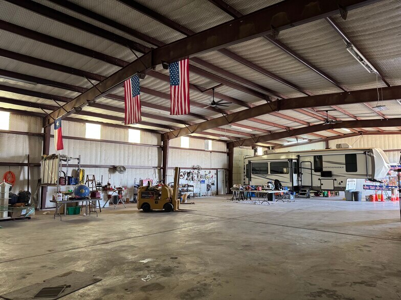 More Photos Of 11607 Highway 87, Lubbock Warehouse For Sale