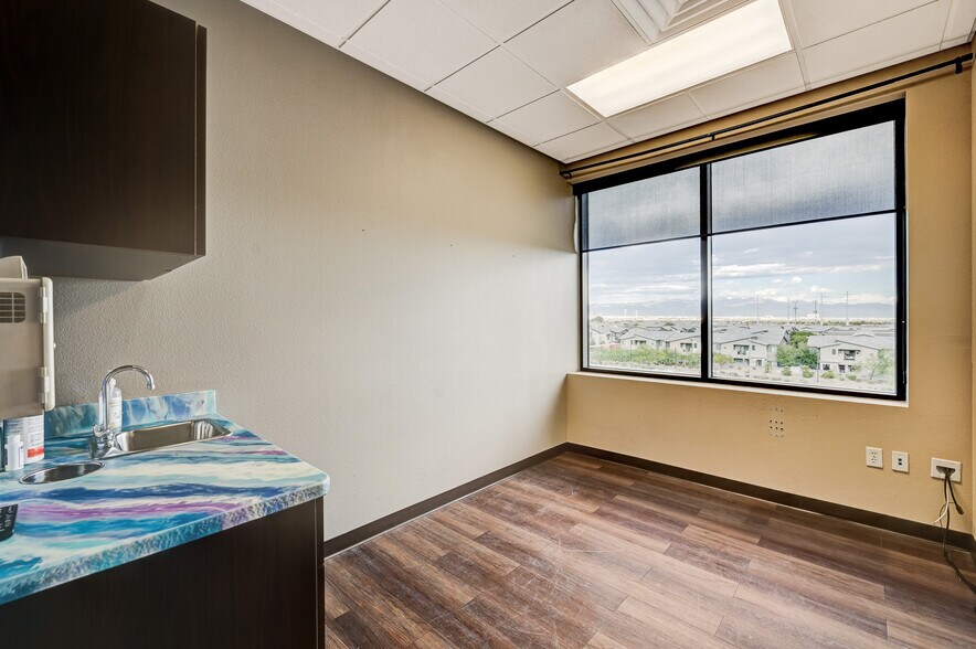 More Photos Of 3175 Saint Rose Pky, Henderson Medical For Lease