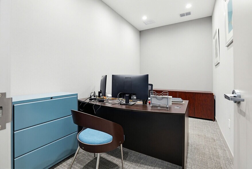 More Photos Of 11550 N North Loop Rd, San Antonio Warehouse For Sale