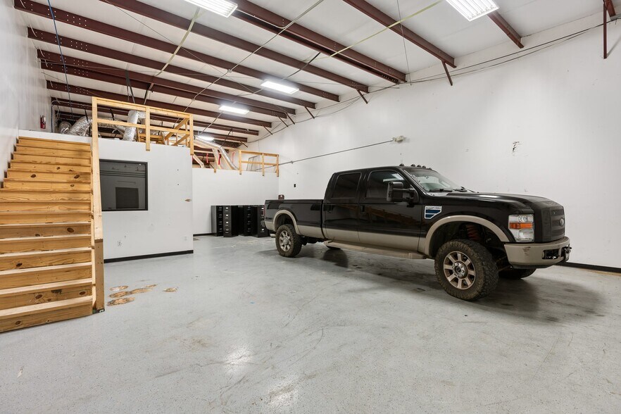 More Photos Of 18920 Freeport Dr, Montgomery Industrial For Sale