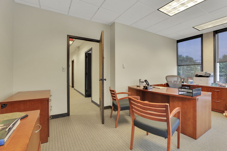 More Photos Of 141 E Town St, Columbus Office Residential For Lease