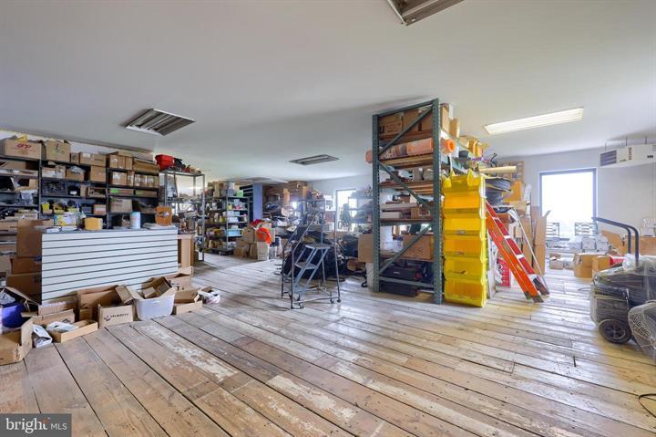 More Photos Of 206 W Kendig Rd, Willow Street Warehouse For Sale
