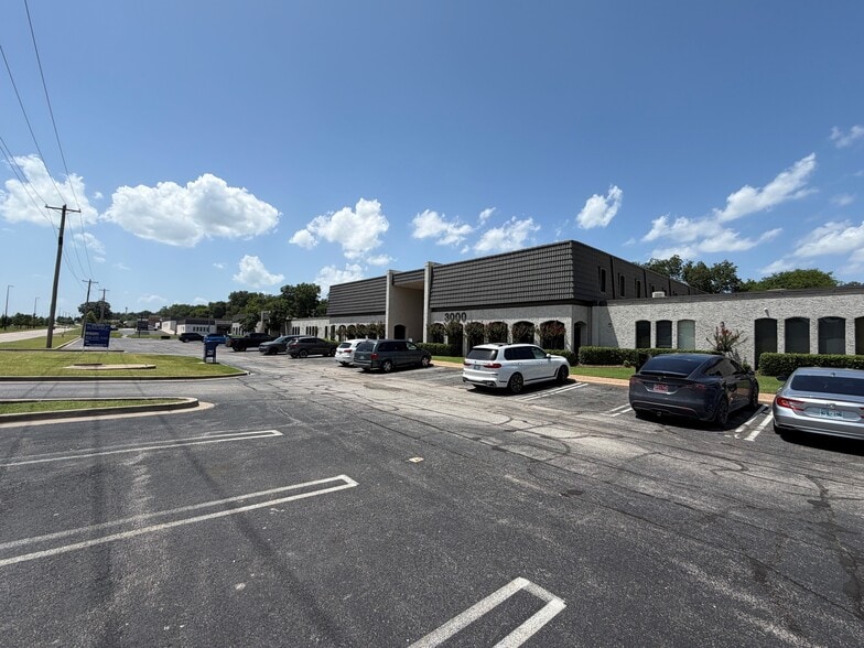 More Photos Of 3015 E Skelly Dr, Tulsa Medical For Lease