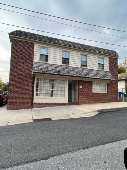 Primary Photo Of 14 E 40th St, Wilmington Apartments For Lease