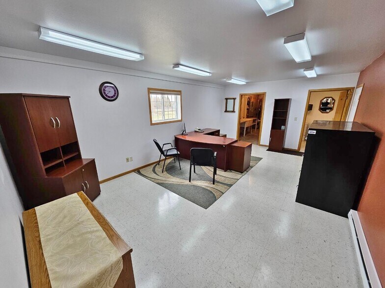 More Photos Of 314 1st St NW, Rugby Flex For Sale