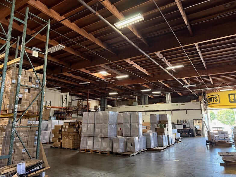 More Photos Of 20218-20220 S Hamilton Ave, Torrance Showroom For Lease