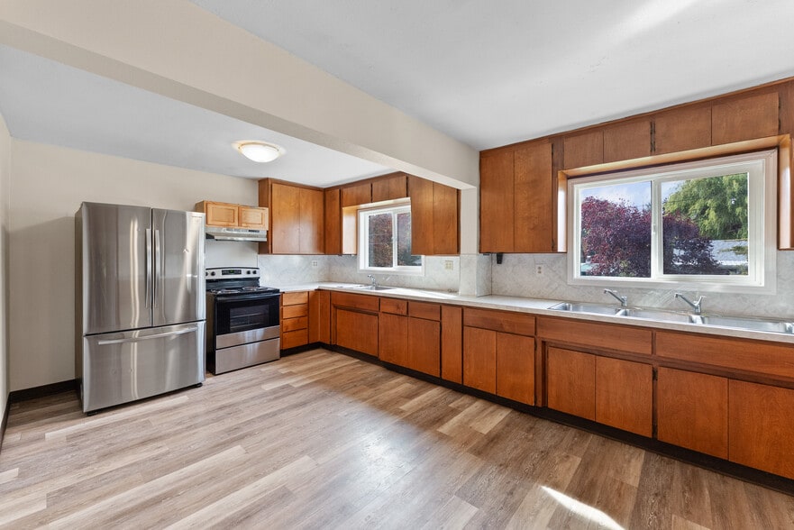 More Photos Of 132 NE Rifle Range St, Roseburg Apartments For Sale