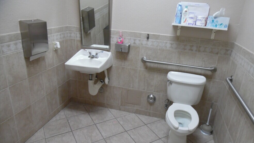 More Photos Of 300 S 7th St, Las Vegas Religious Facility For Sale