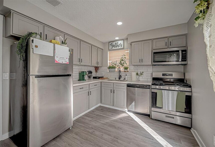 More Photos Of 1408 Edward Dr, South Houston Apartments For Sale