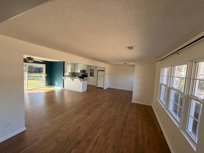 More Photos Of 118 E 7th North St, Summerville Office For Lease