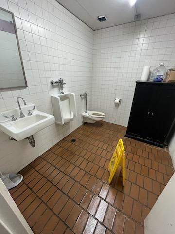 More Photos Of 612 11th Ave NW, Rochester Industrial For Sale