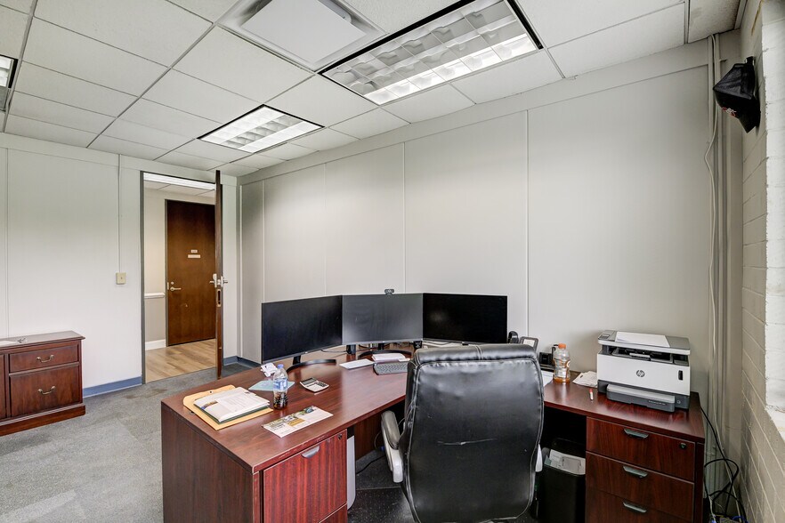 More Photos Of 9635 Southern Pine Blvd, Charlotte Coworking Space