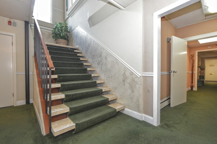 More Photos Of 354 State St, Hackensack Medical For Lease