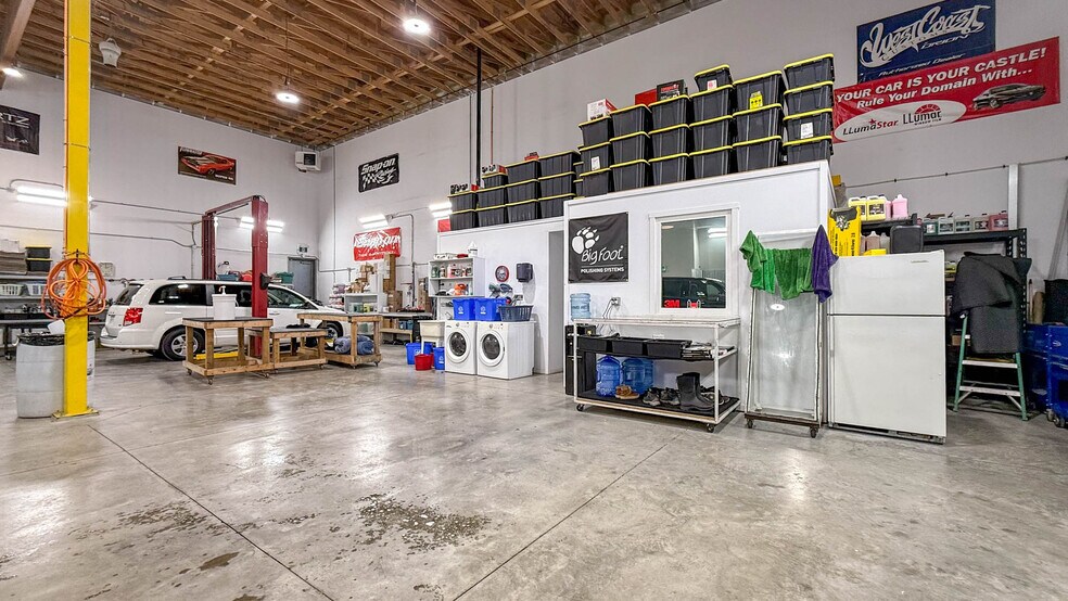 More Photos Of 2842-2848 Fenwick Rd, Kelowna Industrial For Sale