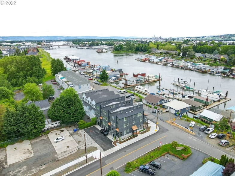 More Photos Of 302 N Bridgeton Rd, Portland Apartments For Sale