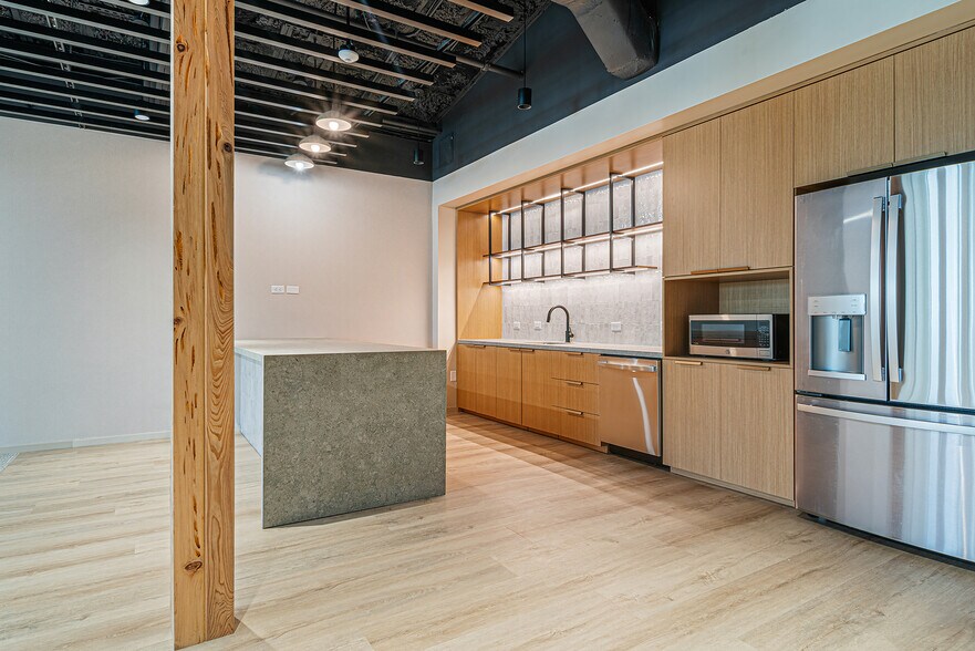 More Photos Of 885 N Railroad Ave, West Palm Beach Unknown For Lease