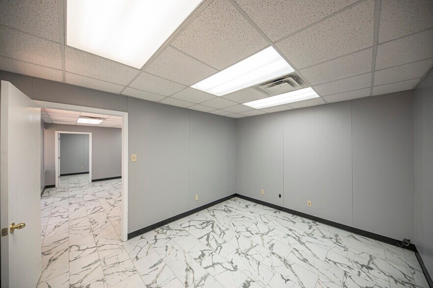 More Photos Of 850 W I-20, Penwell Warehouse For Lease