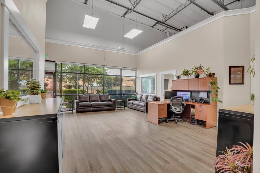 More Photos Of 5380 Gateway Plaza Dr, Benicia Industrial For Sale