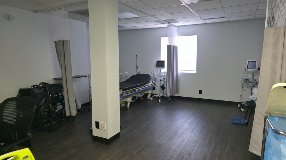 More Photos Of 1815 W Saint Marys Rd, Tucson Medical For Lease