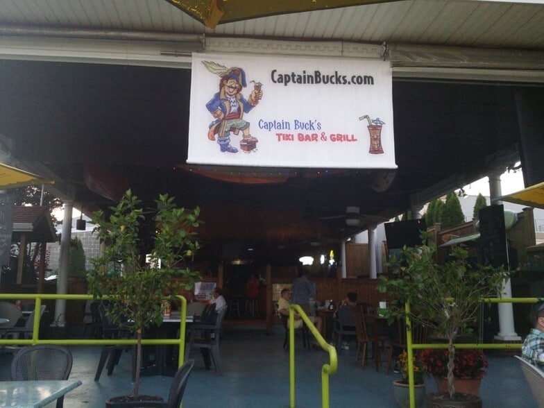More Photos Of 109-111 Bank St, New London Restaurant For Lease