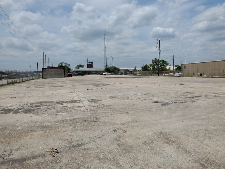 Primary Photo Of 10402 Vrana Dr, Houston Land For Lease