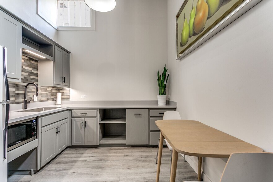 More Photos Of 2314-2322 San Pedro Ave, San Antonio General Retail For Sale