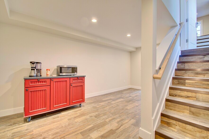 More Photos Of 33 N Fort Thomas Ave, Fort Thomas Office For Sale