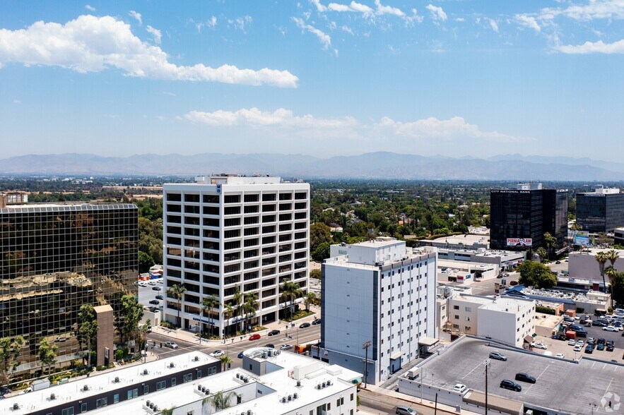 More Photos Of 16255 Ventura Blvd, Encino Office For Lease