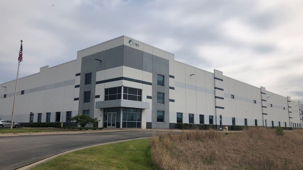 Primary Photo Of 191 E North Ave, Carol Stream Distribution For Lease