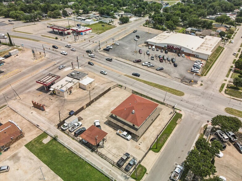 More Photos Of 1201 E Long Ave, Fort Worth General Retail For Sale