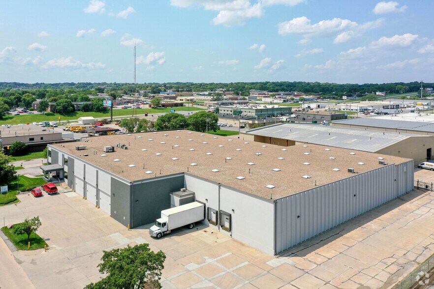 More Photos Of 4444 S 94th St, Omaha Warehouse For Lease