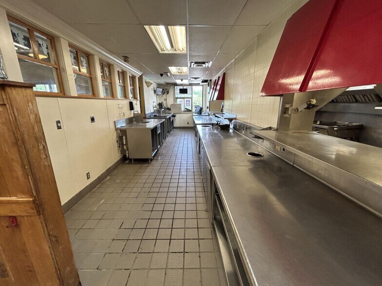 More Photos Of 1575 W Galbraith Rd, Cincinnati Restaurant For Sale