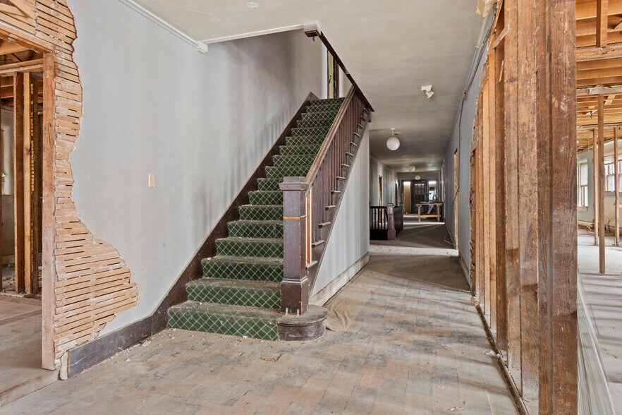 More Photos Of 201 N 3rd St, Ponca City Apartments For Sale