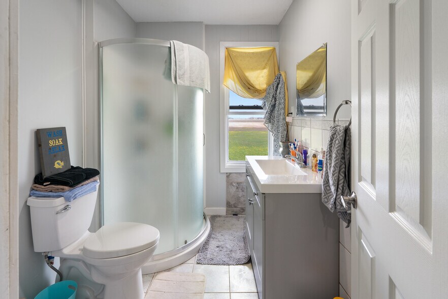 More Photos Of 2024 Dufferin Av, Wallaceburg Apartments For Sale