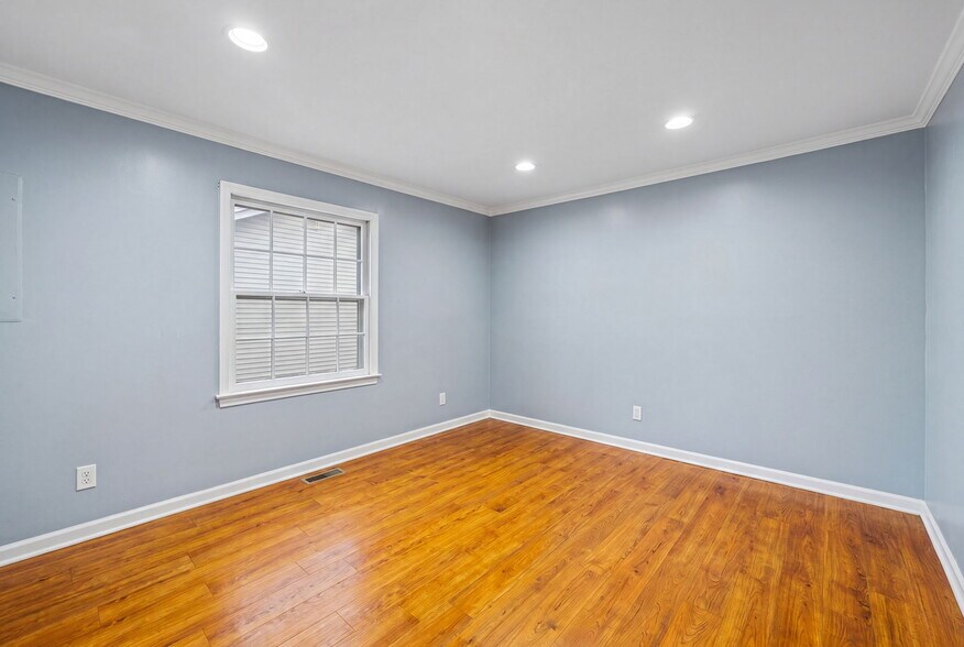 More Photos Of 275 E Henry St, Spartanburg Office Residential For Sale