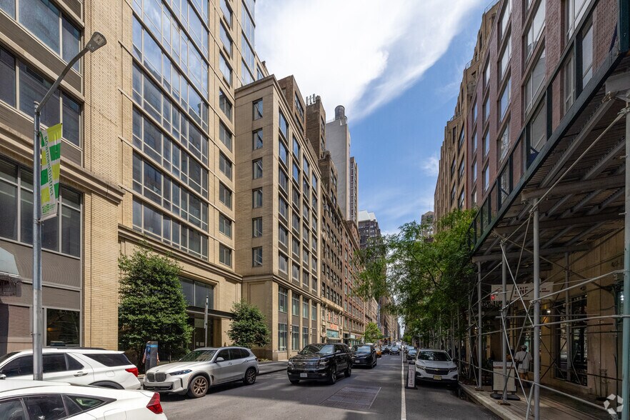 More Photos Of 323-325 W 37th St, New York Office For Lease