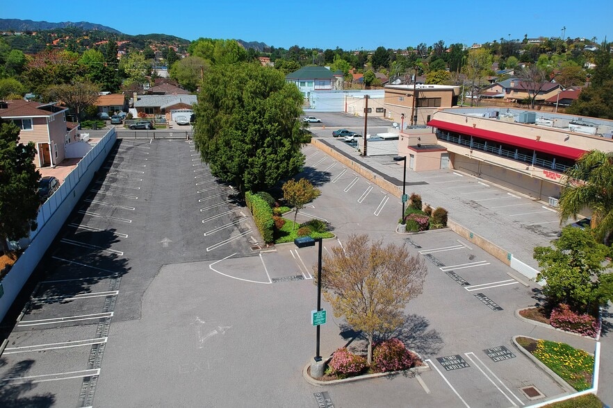More Photos Of 23928 Lyons Ave, Santa Clarita Medical For Lease