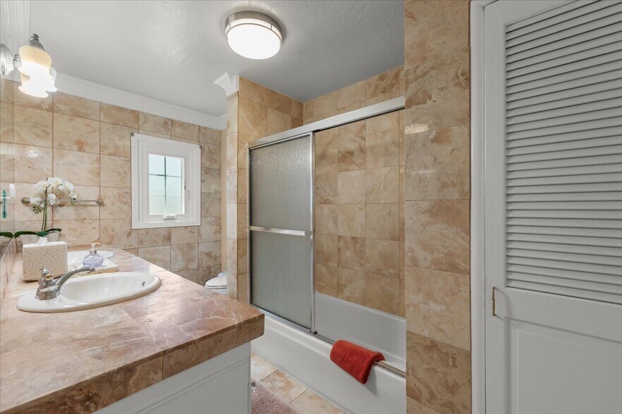 More Photos Of 1176 Laurel St, San Carlos Storefront Retail Residential For Sale