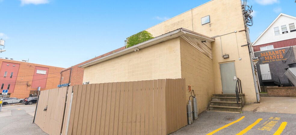 More Photos Of 180 Willey St, Morgantown Storefront For Sale