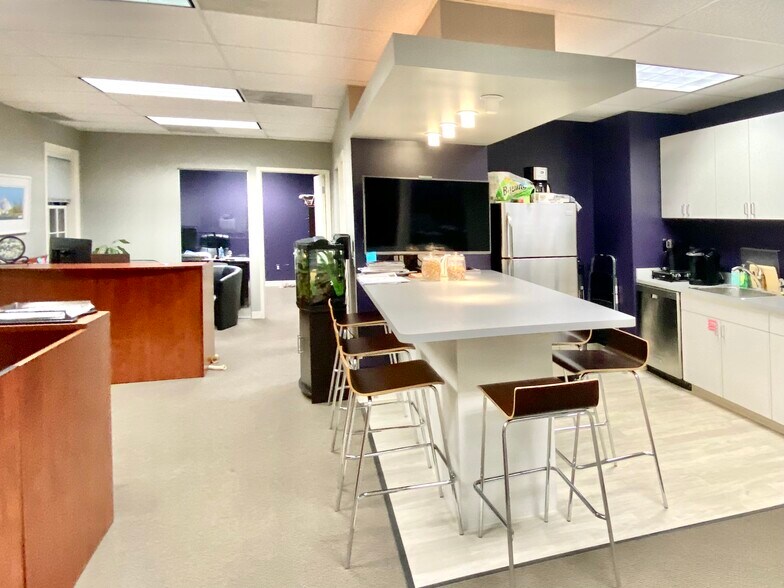 More Photos Of 7160 Chagrin Rd, Chagrin Falls Medical For Lease