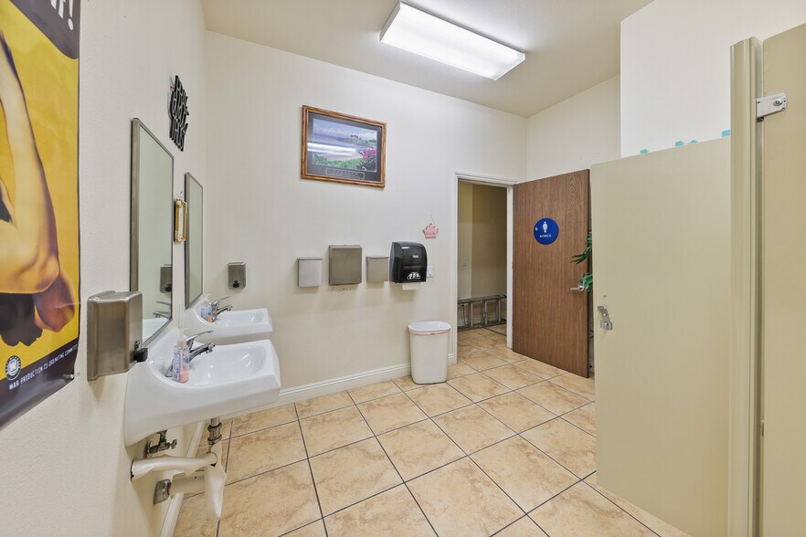 More Photos Of 1415 E Ramsey St, Banning Religious Facility For Lease