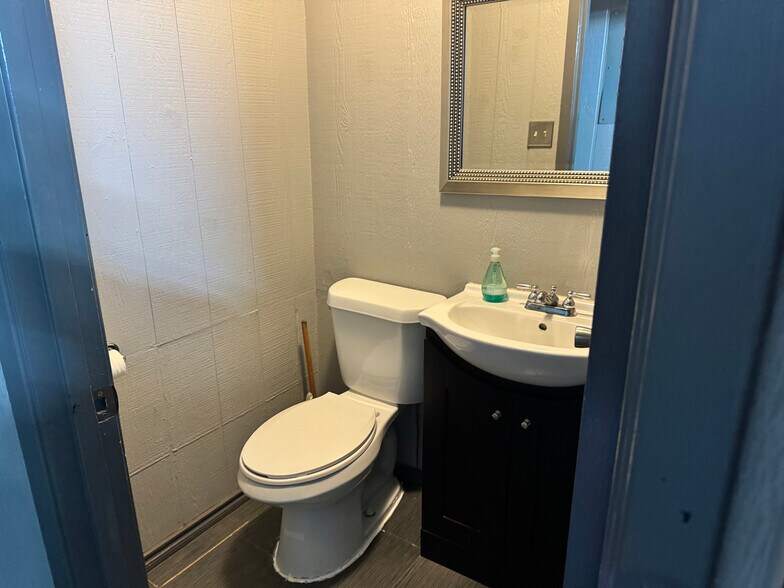 More Photos Of 103 Main st, Bronte General Retail For Sale