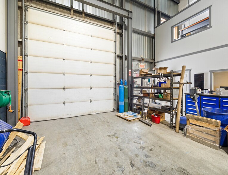 More Photos Of 8100-8118 Rue Charles-Édouard-Renaud, Terrebonne Warehouse For Sale
