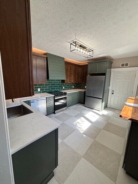More Photos Of 802 Columbia St, Lafayette Office Residential For Sale